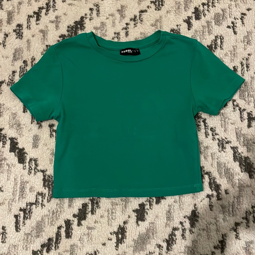 Green Short Sleeve U-Neck Crop Top